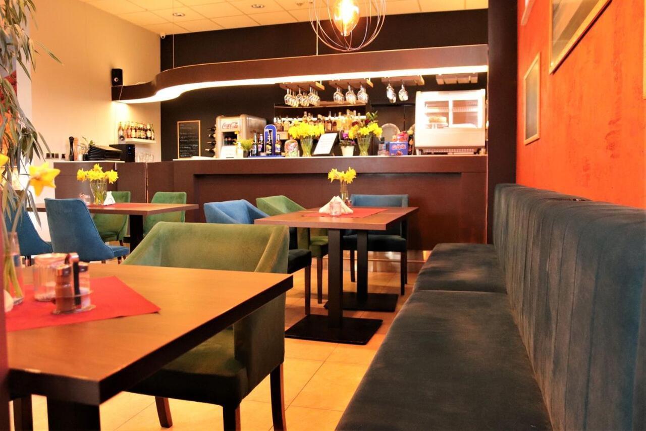 Hotel Eclipse Domaslaw ภายนอก รูปภาพ