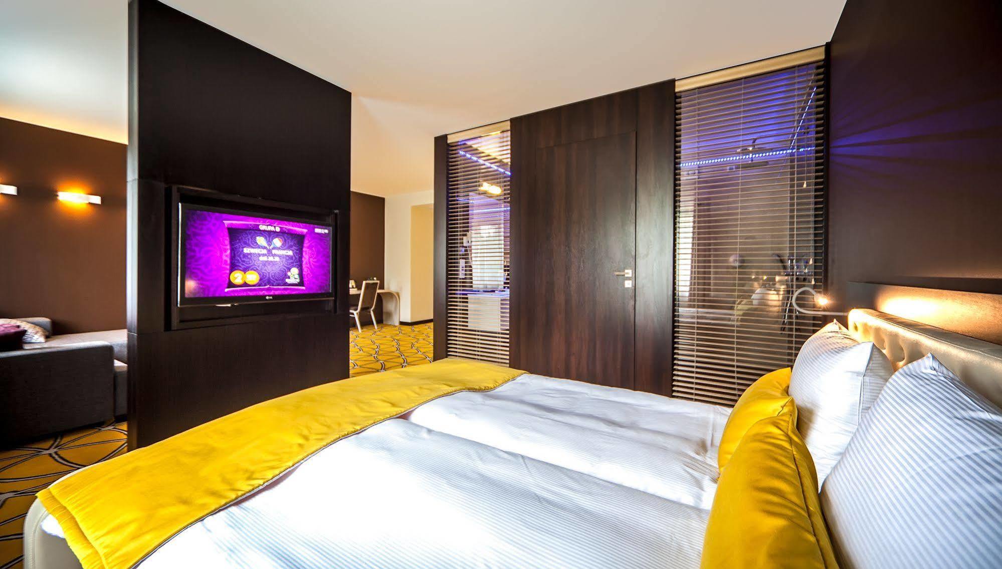 Hotel Eclipse Domaslaw ภายนอก รูปภาพ